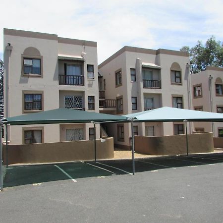 Broadway Self Catering Apartments Durbanville Exterior photo